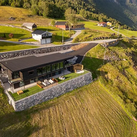 Villaopheim Villa *