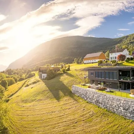 Villaopheim Villa Stryn